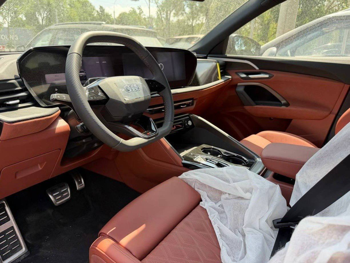 Audi Q5L 2026; салон
