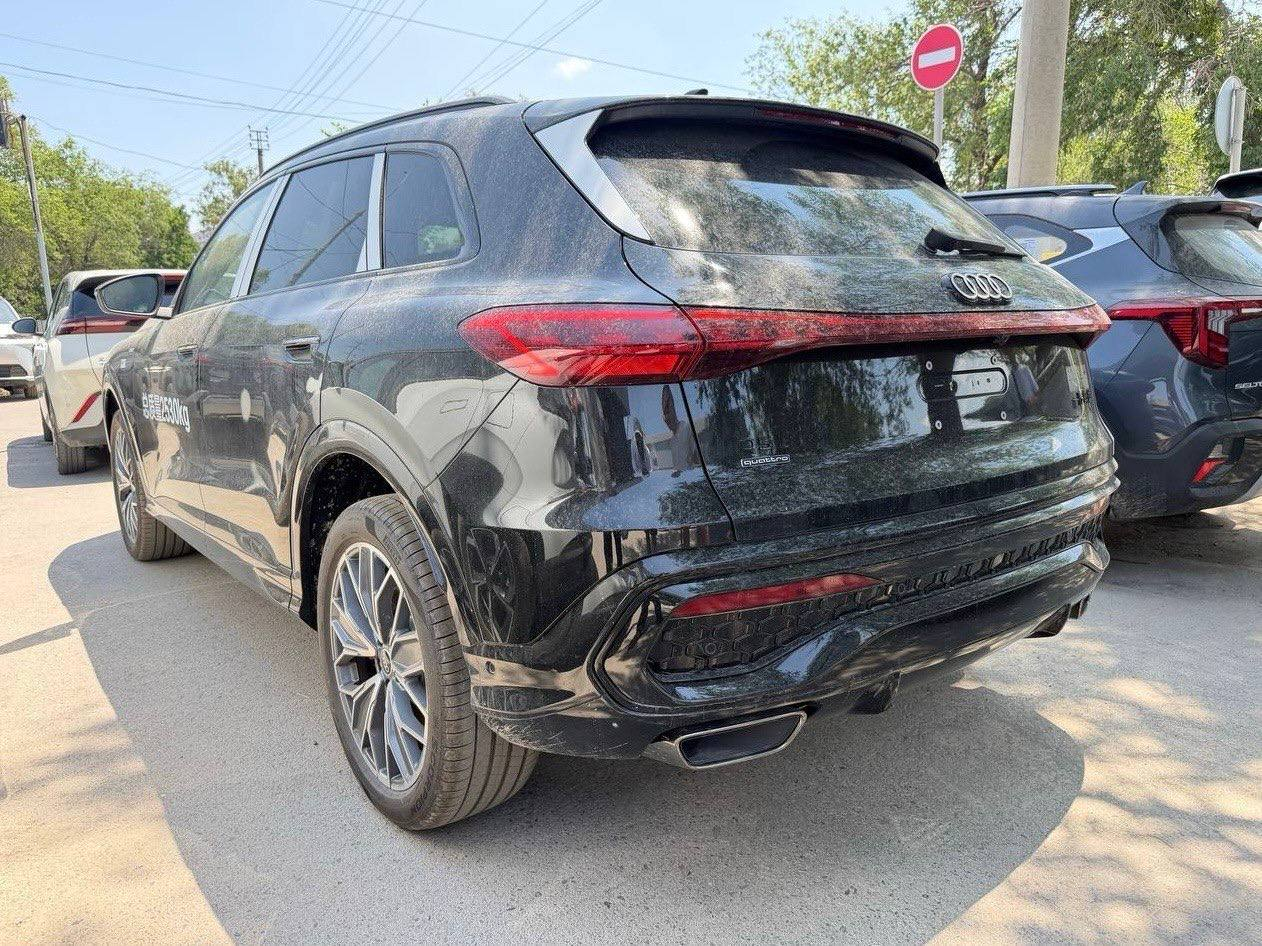 Audi Q5L 2026; вид сзади